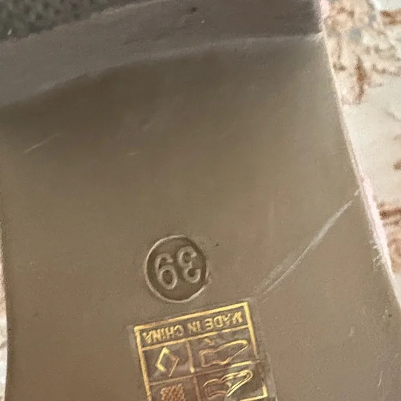 Chic Suede Ankle Boots in Dusty Pink - Picture 4 of 8